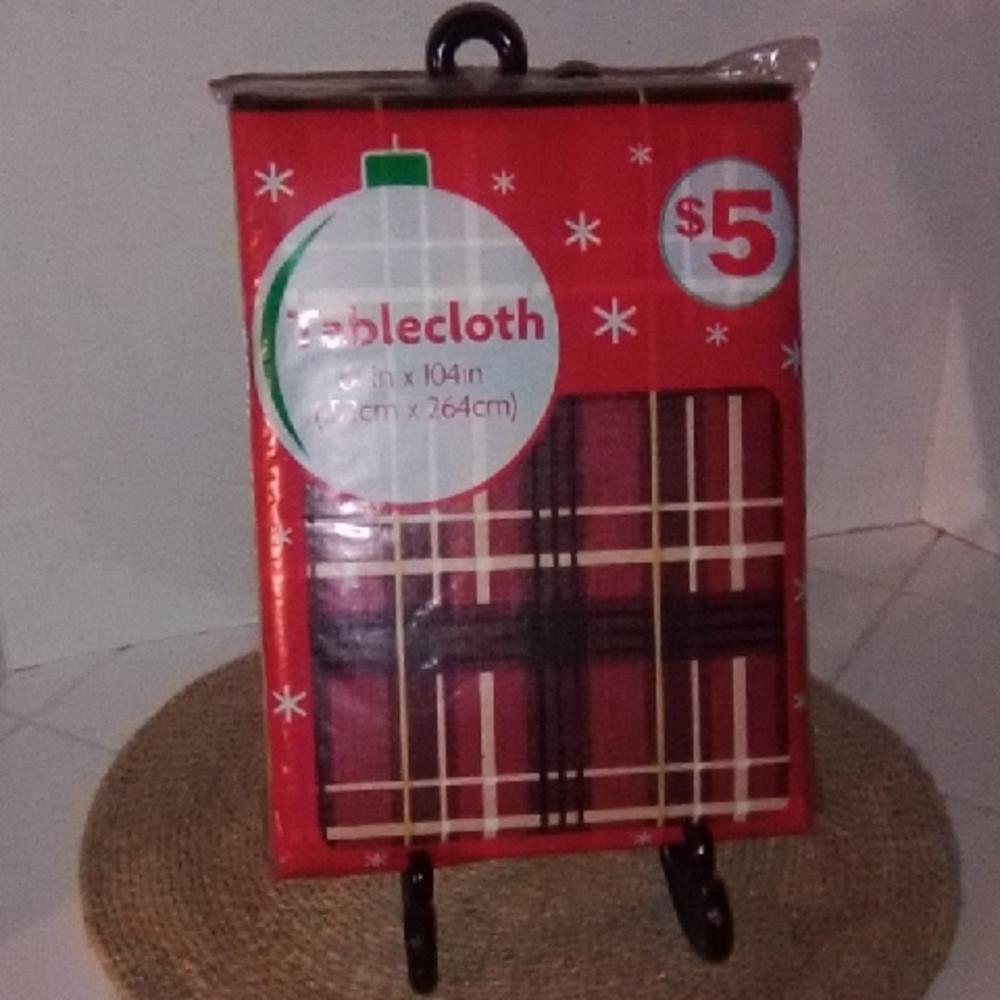 🌻5/$10 Festive Red Plaid Tablecloth